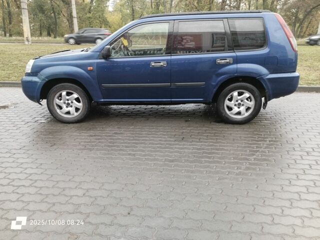 Синий Ниссан ИксТрейл, объемом двигателя 2.2 л и пробегом 278 тыс. км за 3300 $, фото 4 на Automoto.ua