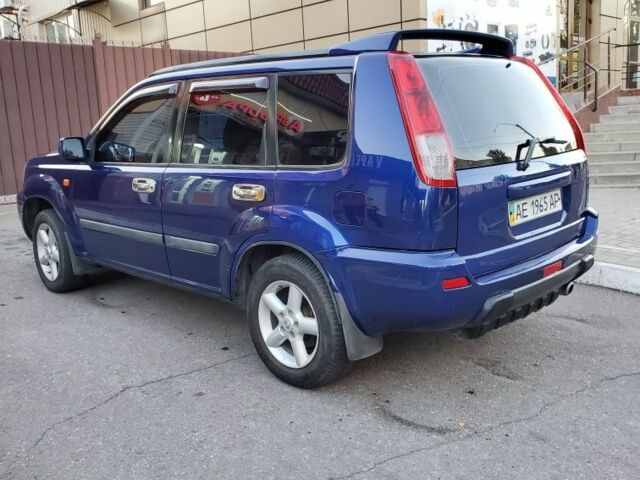 Синій Ніссан ІксТрейл, об'ємом двигуна 2 л та пробігом 300 тис. км за 4400 $, фото 2 на Automoto.ua