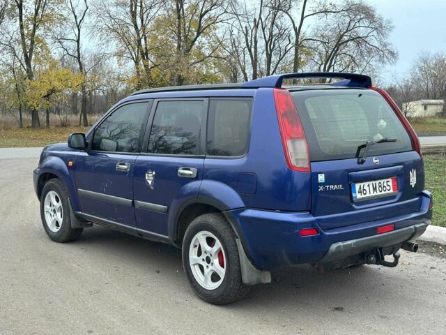 Синий Ниссан ИксТрейл, объемом двигателя 2.2 л и пробегом 327 тыс. км за 3300 $, фото 4 на Automoto.ua