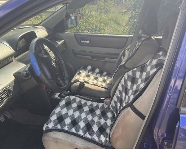 Синий Ниссан ИксТрейл, объемом двигателя 2 л и пробегом 246 тыс. км за 5400 $, фото 18 на Automoto.ua