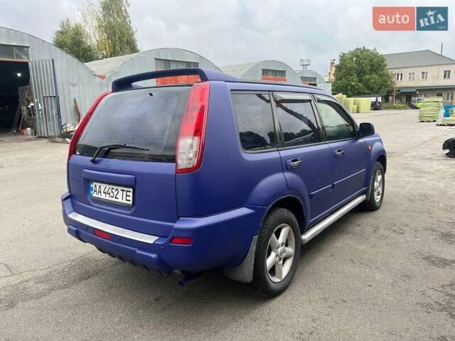 Синий Ниссан ИксТрейл, объемом двигателя 2 л и пробегом 350 тыс. км за 6500 $, фото 2 на Automoto.ua