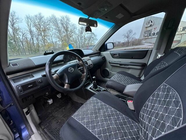 Синий Ниссан ИксТрейл, объемом двигателя 2.2 л и пробегом 327 тыс. км за 3300 $, фото 9 на Automoto.ua