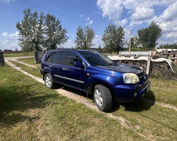 Синий Ниссан ИксТрейл, объемом двигателя 2 л и пробегом 246 тыс. км за 5400 $, фото 9 на Automoto.ua