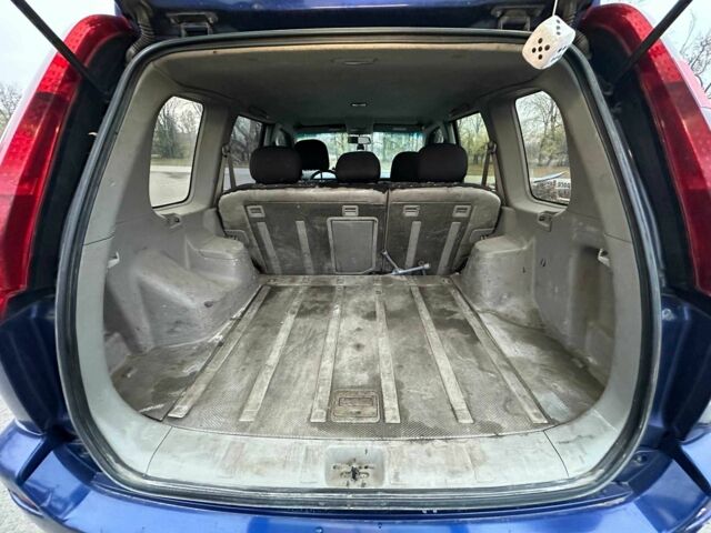 Синий Ниссан ИксТрейл, объемом двигателя 2.2 л и пробегом 327 тыс. км за 3300 $, фото 13 на Automoto.ua