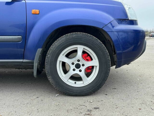 Синий Ниссан ИксТрейл, объемом двигателя 2.2 л и пробегом 327 тыс. км за 3300 $, фото 7 на Automoto.ua