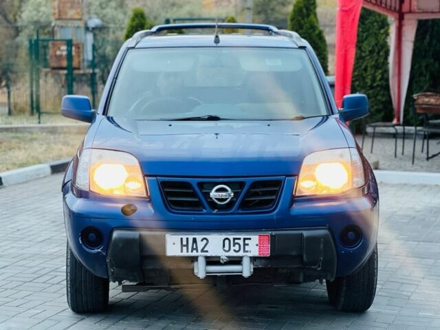 Синий Ниссан ИксТрейл, объемом двигателя 2.2 л и пробегом 100 тыс. км за 2750 $, фото 1 на Automoto.ua