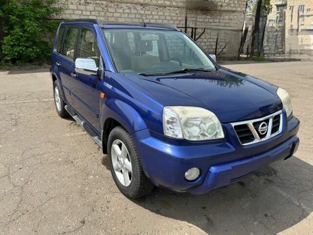 Синий Ниссан ИксТрейл, объемом двигателя 2 л и пробегом 340 тыс. км за 4000 $, фото 2 на Automoto.ua