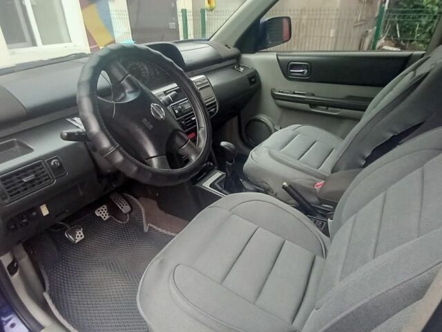 Синий Ниссан ИксТрейл, объемом двигателя 2 л и пробегом 500 тыс. км за 5400 $, фото 5 на Automoto.ua