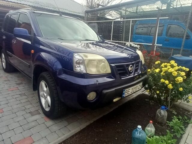 Синий Ниссан ИксТрейл, объемом двигателя 2 л и пробегом 500 тыс. км за 5400 $, фото 2 на Automoto.ua