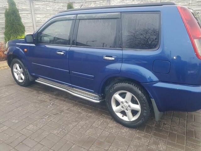 Синий Ниссан ИксТрейл, объемом двигателя 2.18 л и пробегом 260 тыс. км за 5400 $, фото 2 на Automoto.ua