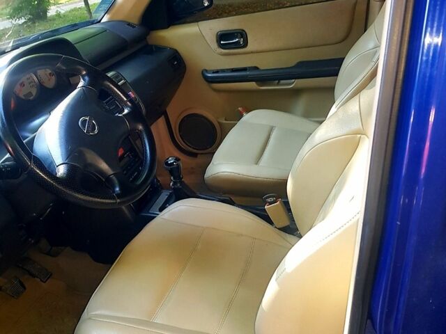 Синий Ниссан ИксТрейл, объемом двигателя 2.18 л и пробегом 260 тыс. км за 5400 $, фото 6 на Automoto.ua