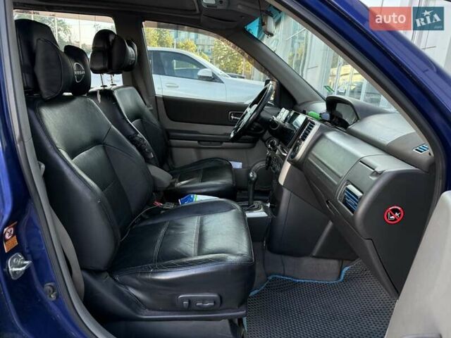 Синий Ниссан ИксТрейл, объемом двигателя 2.5 л и пробегом 330 тыс. км за 7500 $, фото 11 на Automoto.ua