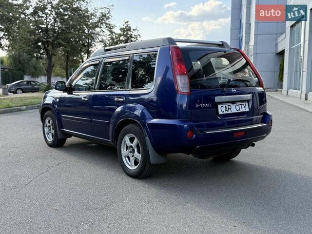 Синий Ниссан ИксТрейл, объемом двигателя 2.5 л и пробегом 330 тыс. км за 7500 $, фото 4 на Automoto.ua