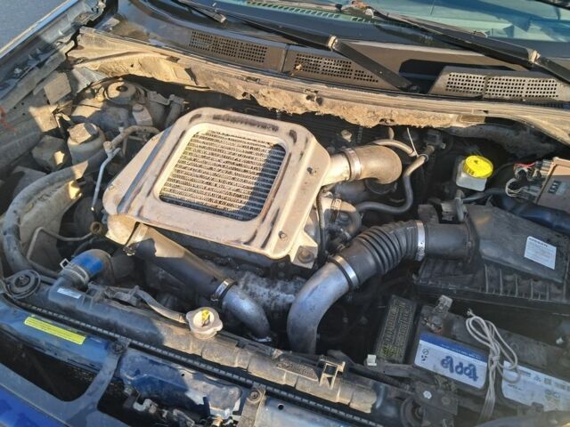 Синий Ниссан ИксТрейл, объемом двигателя 2.2 л и пробегом 300 тыс. км за 3700 $, фото 4 на Automoto.ua