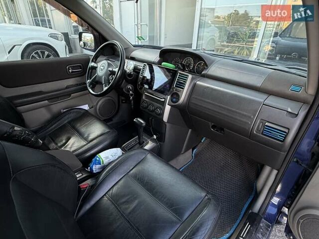 Синий Ниссан ИксТрейл, объемом двигателя 2.5 л и пробегом 330 тыс. км за 7500 $, фото 14 на Automoto.ua