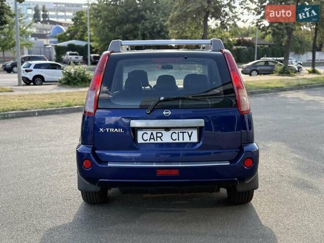 Синий Ниссан ИксТрейл, объемом двигателя 2.5 л и пробегом 330 тыс. км за 7500 $, фото 5 на Automoto.ua