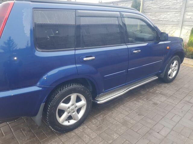 Синий Ниссан ИксТрейл, объемом двигателя 2.18 л и пробегом 260 тыс. км за 5400 $, фото 1 на Automoto.ua