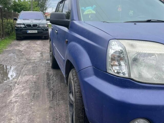 Синій Ніссан ІксТрейл, об'ємом двигуна 2 л та пробігом 300 тис. км за 6000 $, фото 2 на Automoto.ua