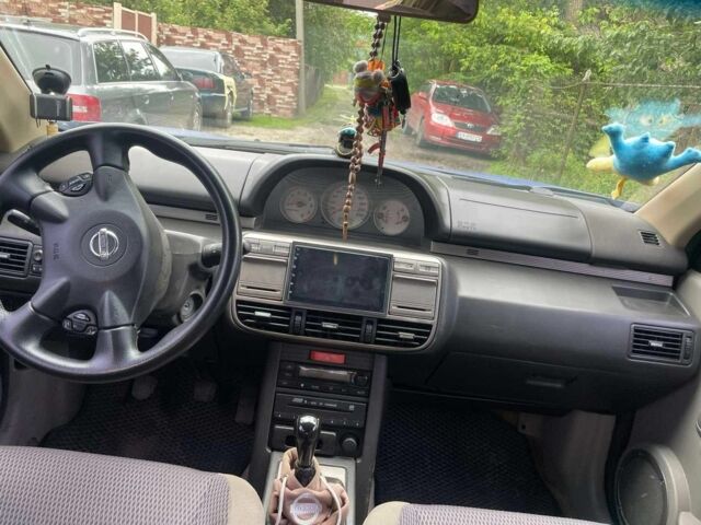 Синій Ніссан ІксТрейл, об'ємом двигуна 2 л та пробігом 300 тис. км за 6000 $, фото 3 на Automoto.ua