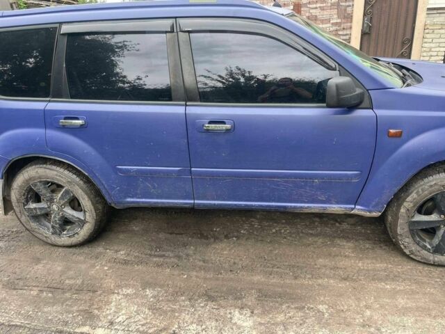 Синій Ніссан ІксТрейл, об'ємом двигуна 2 л та пробігом 300 тис. км за 6000 $, фото 1 на Automoto.ua