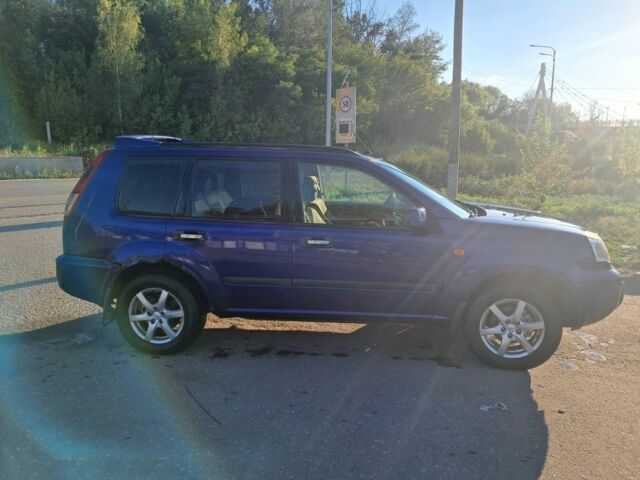 Синий Ниссан ИксТрейл, объемом двигателя 2.2 л и пробегом 300 тыс. км за 3700 $, фото 1 на Automoto.ua