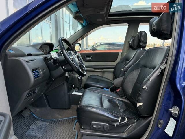 Синий Ниссан ИксТрейл, объемом двигателя 2.5 л и пробегом 330 тыс. км за 7500 $, фото 12 на Automoto.ua