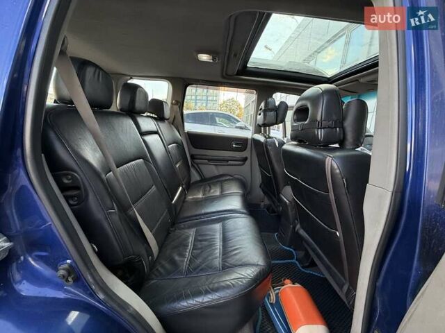 Синий Ниссан ИксТрейл, объемом двигателя 2.5 л и пробегом 330 тыс. км за 7500 $, фото 17 на Automoto.ua