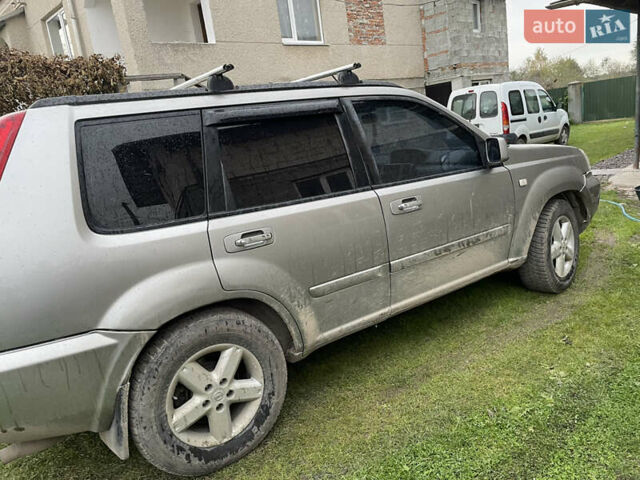 Синий Ниссан ИксТрейл, объемом двигателя 2.4 л и пробегом 299 тыс. км за 4600 $, фото 15 на Automoto.ua