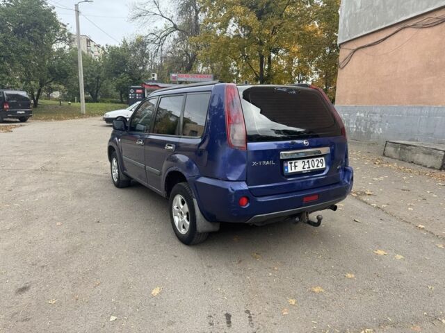Синий Ниссан ИксТрейл, объемом двигателя 2.2 л и пробегом 300 тыс. км за 2650 $, фото 3 на Automoto.ua