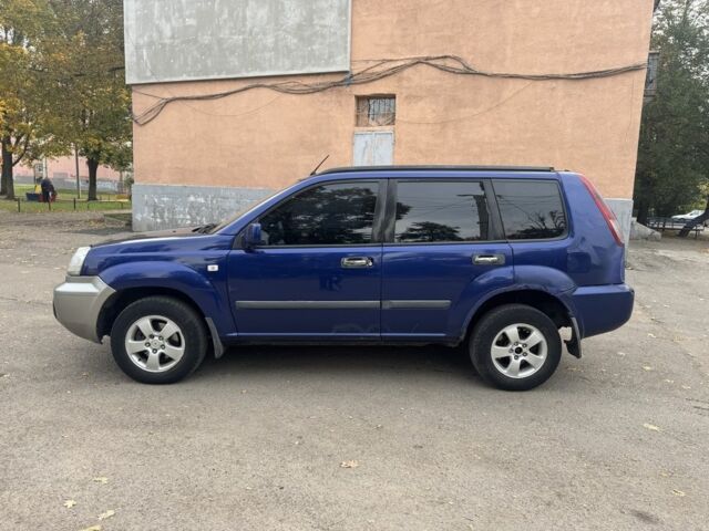 Синий Ниссан ИксТрейл, объемом двигателя 2.2 л и пробегом 300 тыс. км за 2650 $, фото 2 на Automoto.ua