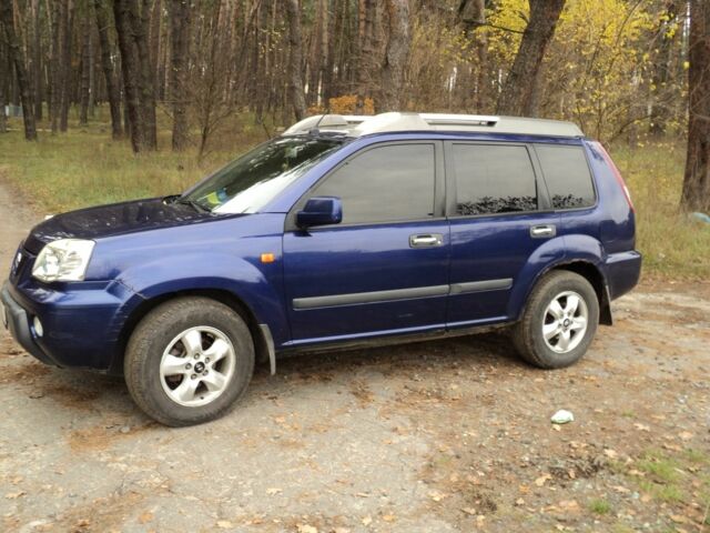 Синий Ниссан ИксТрейл, объемом двигателя 2.2 л и пробегом 300 тыс. км за 3000 $, фото 1 на Automoto.ua