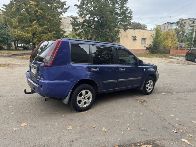 Синий Ниссан ИксТрейл, объемом двигателя 2.2 л и пробегом 300 тыс. км за 2650 $, фото 4 на Automoto.ua