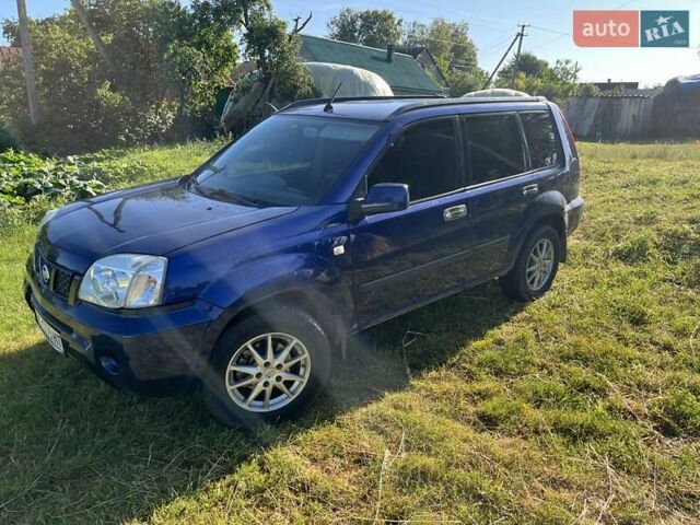 Синий Ниссан ИксТрейл, объемом двигателя 2.2 л и пробегом 274 тыс. км за 5450 $, фото 2 на Automoto.ua