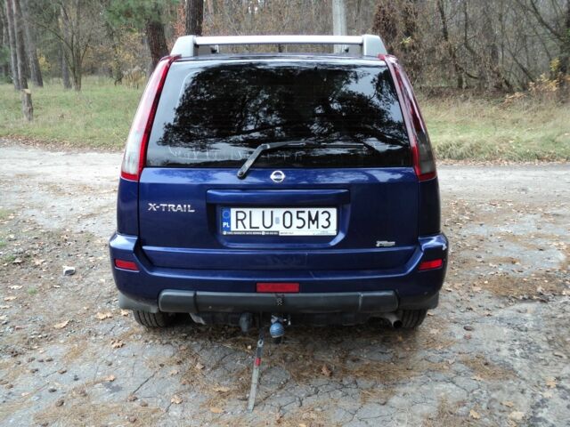 Синий Ниссан ИксТрейл, объемом двигателя 2.2 л и пробегом 300 тыс. км за 3000 $, фото 3 на Automoto.ua