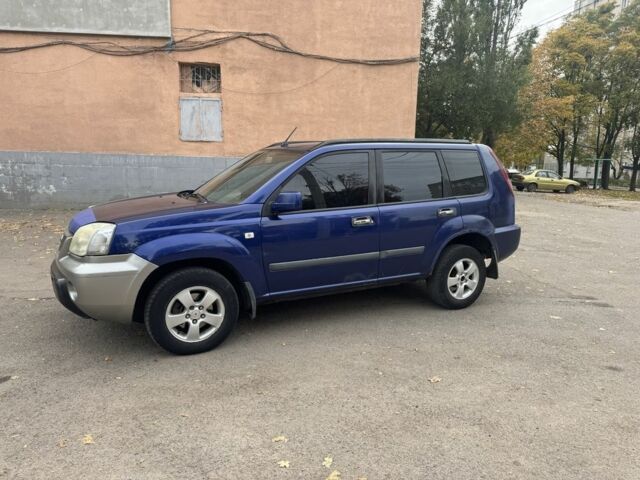 Синий Ниссан ИксТрейл, объемом двигателя 2.2 л и пробегом 300 тыс. км за 2650 $, фото 1 на Automoto.ua