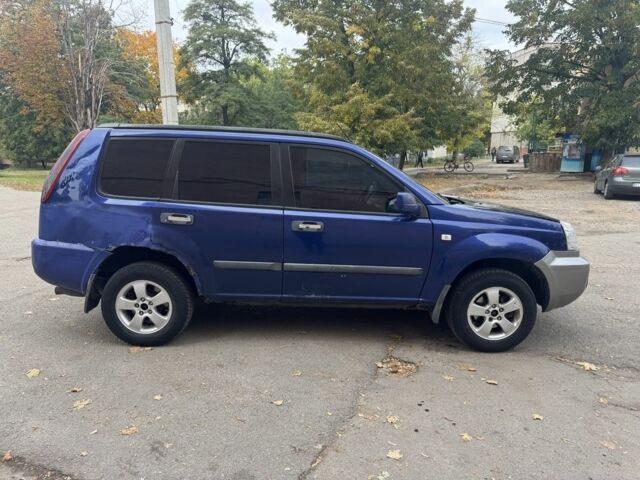 Синий Ниссан ИксТрейл, объемом двигателя 2.2 л и пробегом 300 тыс. км за 2650 $, фото 5 на Automoto.ua