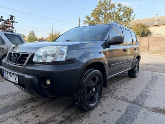 Синий Ниссан ИксТрейл, объемом двигателя 2 л и пробегом 400 тыс. км за 2850 $, фото 2 на Automoto.ua