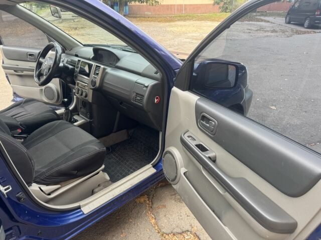 Синий Ниссан ИксТрейл, объемом двигателя 2.2 л и пробегом 300 тыс. км за 2650 $, фото 9 на Automoto.ua