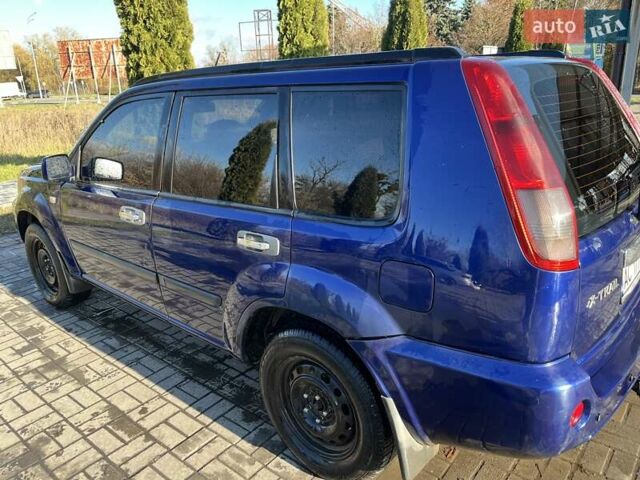 Синий Ниссан ИксТрейл, объемом двигателя 2.2 л и пробегом 274 тыс. км за 5450 $, фото 7 на Automoto.ua