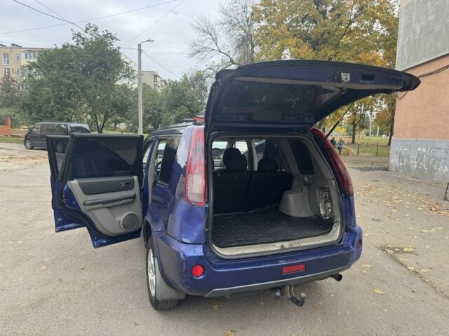 Синий Ниссан ИксТрейл, объемом двигателя 2.2 л и пробегом 300 тыс. км за 2650 $, фото 13 на Automoto.ua