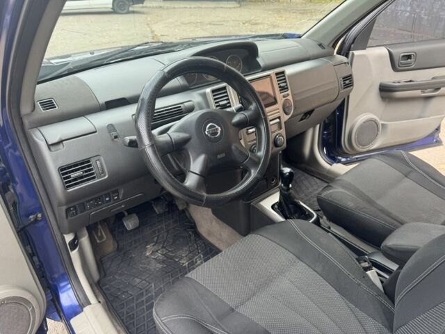 Синий Ниссан ИксТрейл, объемом двигателя 2.2 л и пробегом 300 тыс. км за 2650 $, фото 8 на Automoto.ua