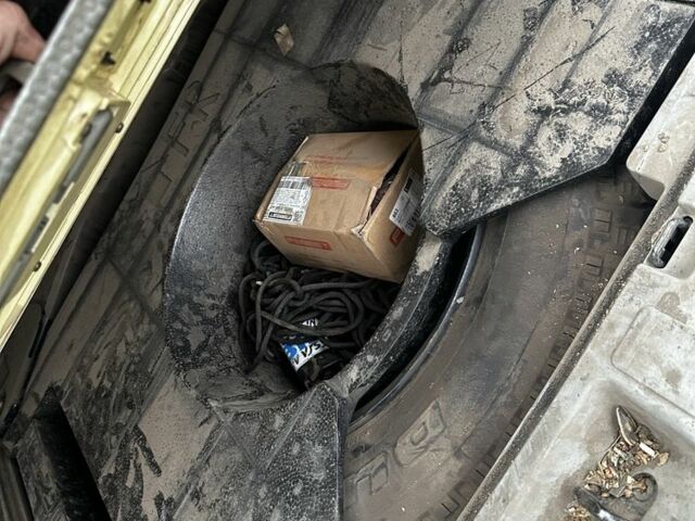 Синий Ниссан ИксТрейл, объемом двигателя 2.2 л и пробегом 300 тыс. км за 2000 $, фото 4 на Automoto.ua