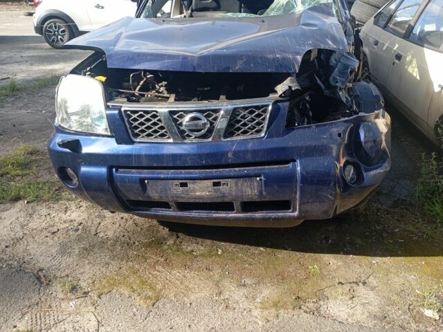 Синий Ниссан ИксТрейл, объемом двигателя 2.5 л и пробегом 200 тыс. км за 2189 $, фото 5 на Automoto.ua