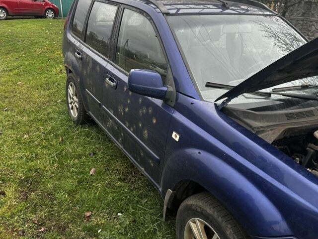 Синий Ниссан ИксТрейл, объемом двигателя 2.2 л и пробегом 300 тыс. км за 2000 $, фото 5 на Automoto.ua