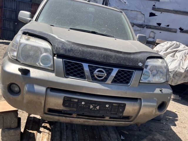 Синий Ниссан ИксТрейл, объемом двигателя 2.5 л и пробегом 165 тыс. км за 3000 $, фото 3 на Automoto.ua