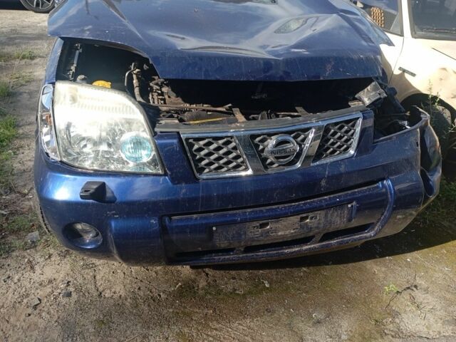 Синий Ниссан ИксТрейл, объемом двигателя 2.5 л и пробегом 200 тыс. км за 2189 $, фото 7 на Automoto.ua