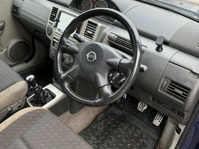 Синий Ниссан ИксТрейл, объемом двигателя 0 л и пробегом 200 тыс. км за 2600 $, фото 5 на Automoto.ua