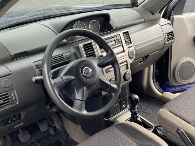 Синий Ниссан ИксТрейл, объемом двигателя 2.2 л и пробегом 200 тыс. км за 3850 $, фото 7 на Automoto.ua