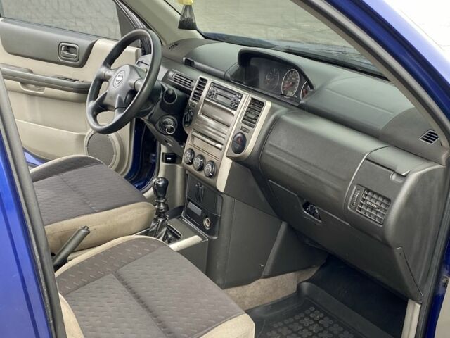 Синий Ниссан ИксТрейл, объемом двигателя 2.2 л и пробегом 200 тыс. км за 3850 $, фото 8 на Automoto.ua