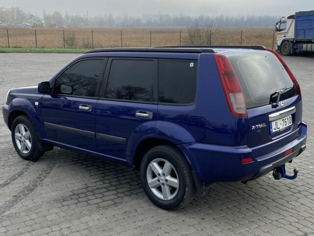 Синий Ниссан ИксТрейл, объемом двигателя 2.2 л и пробегом 200 тыс. км за 3850 $, фото 3 на Automoto.ua